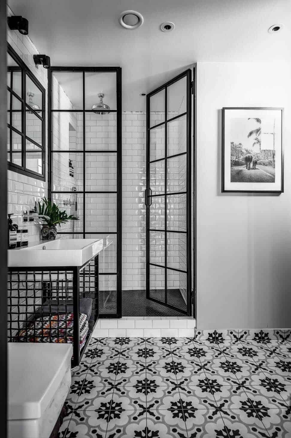 Black Bathroom Tile Ideas
 25 Incredibly stylish black and white bathroom ideas to