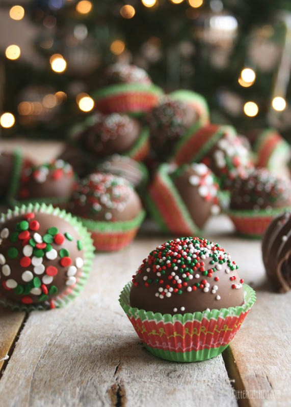 Christmas Cake Pop Ideas
 18 Christmas Cake Pops No e Will Be Able to Turn Down