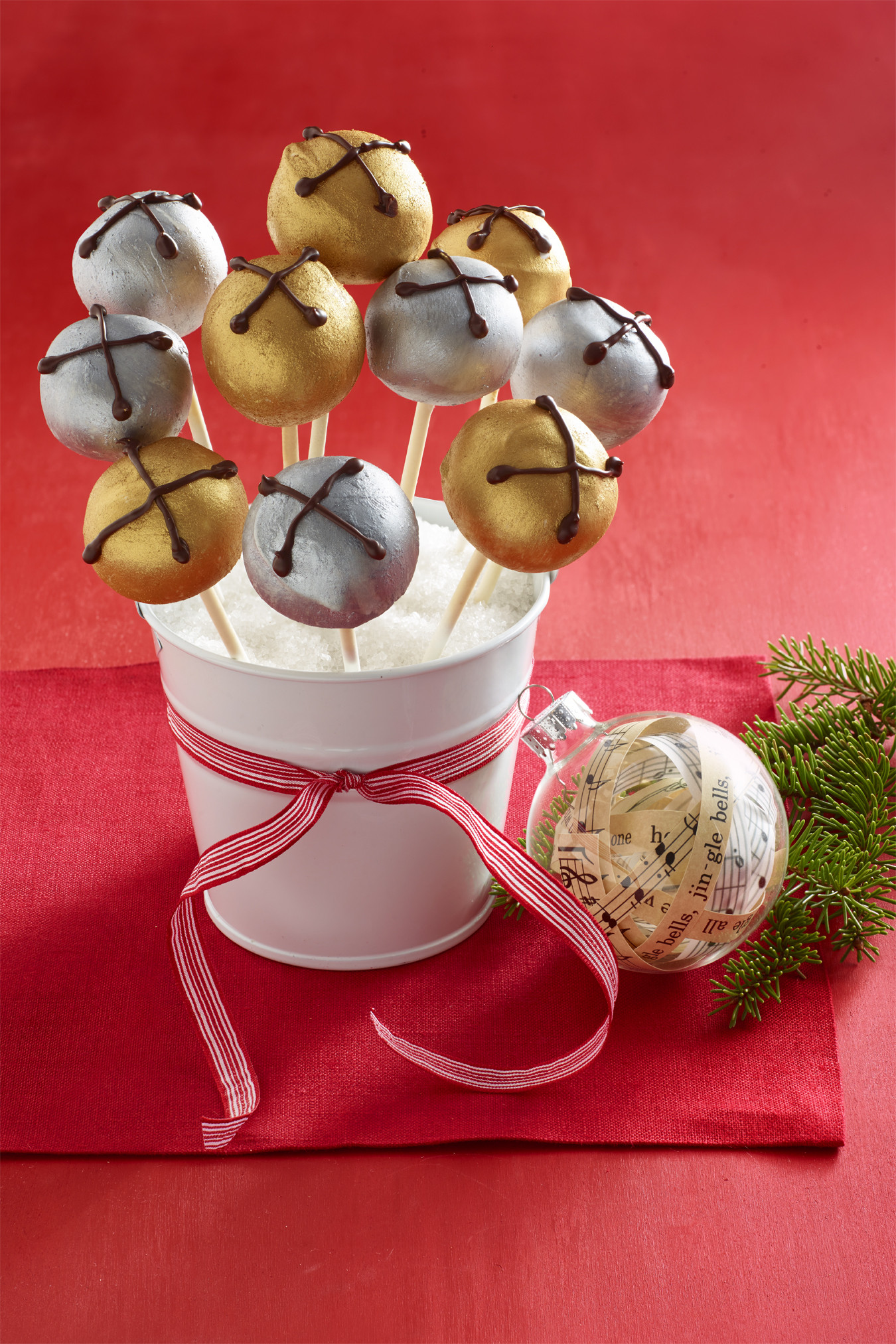 Christmas Cake Pop Ideas
 16 Christmas Cake Pops No e Will Be Able to Turn Down