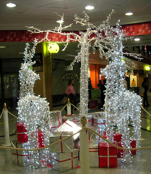 Christmas Light Ideas Indoor
 Fantastic Ideas for Using Rope Lights for Christmas