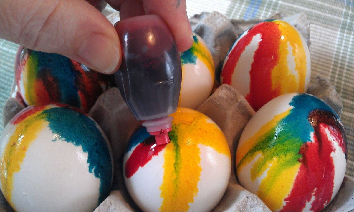 Coloring Easter Eggs With Food Coloring
 How to Tie Dye Easter Eggs Using Food Coloring