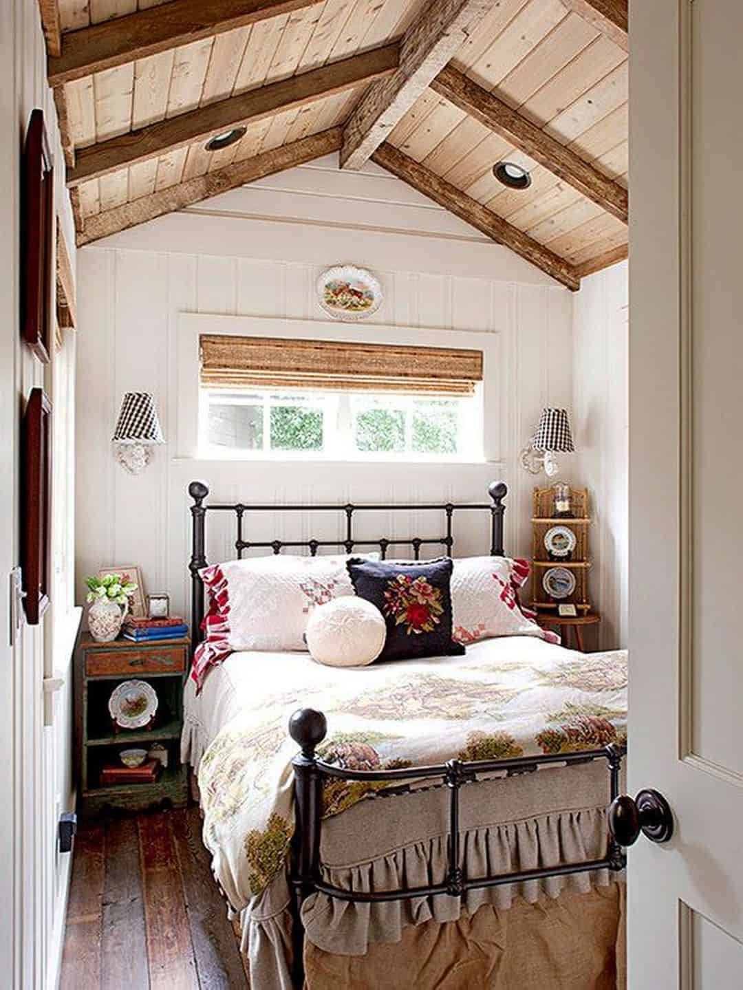 Cozy Small Bedroom
 Cozy Small Bedroom Tips 12 Ideas to Bring forts into