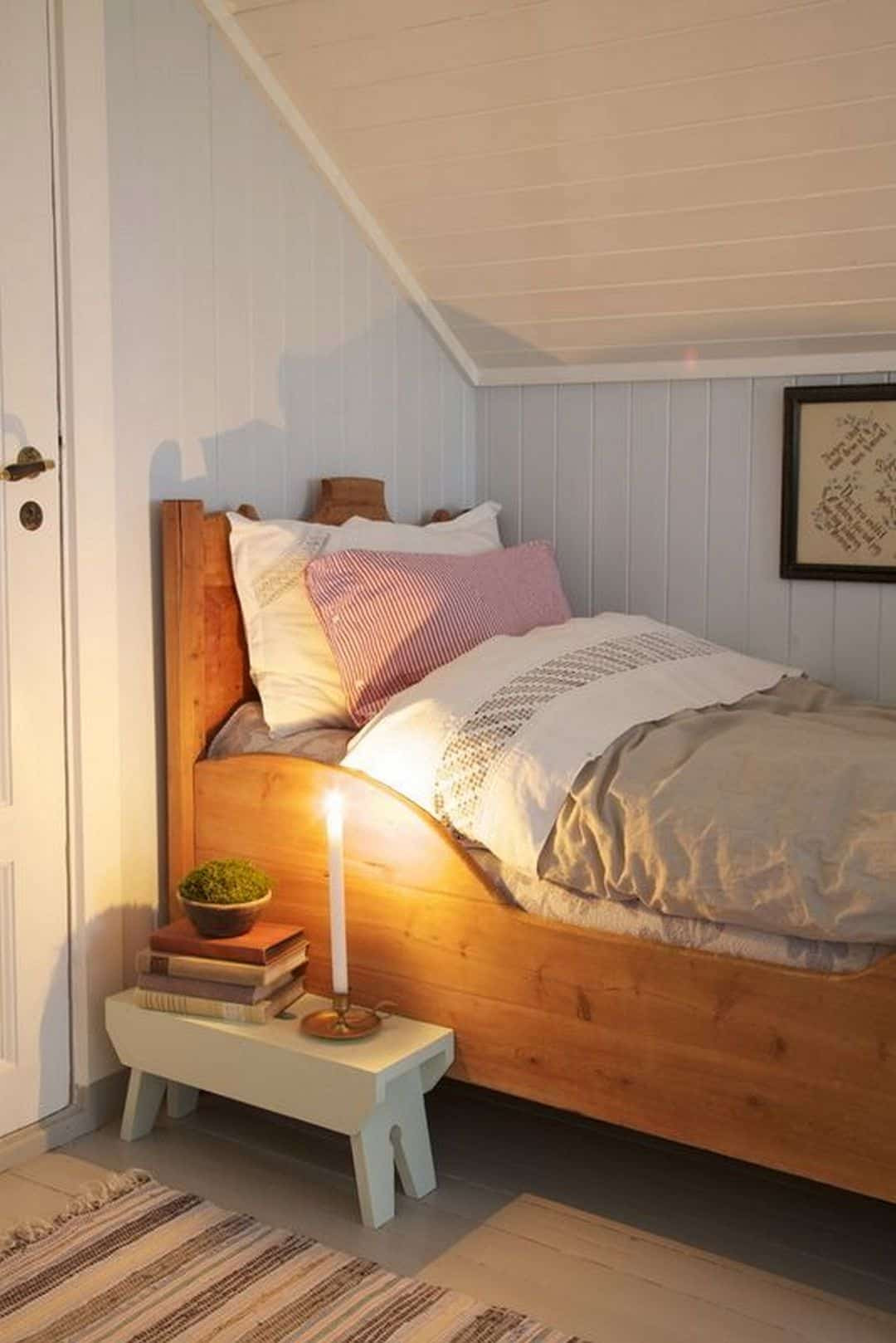 Cozy Small Bedroom
 Cozy Small Bedroom Tips 12 Ideas to Bring forts into