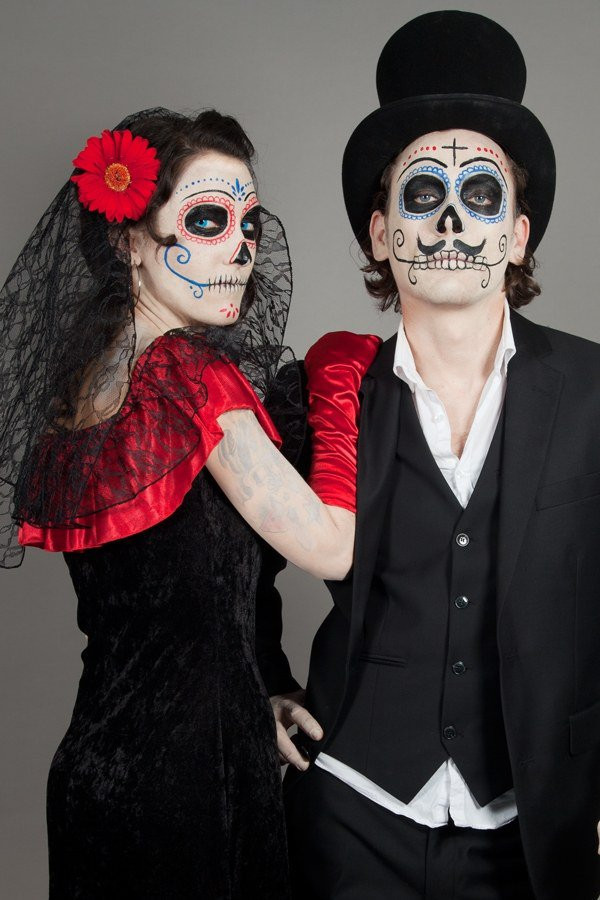Day Of The Dead Halloween Costume Ideas
 21 Easy & Fresh Couple Halloween Makeup Ideas