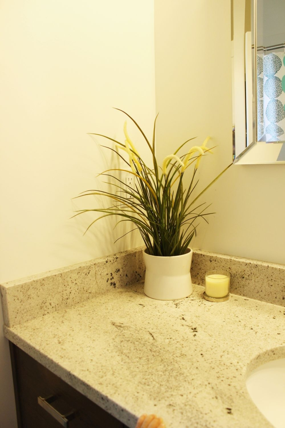 Decorate My Bathroom
 How to Decorate a Bathroom Without Clutter