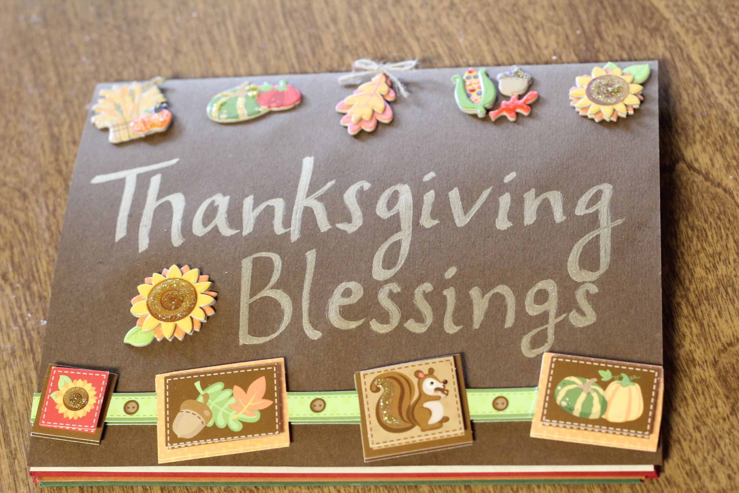 Diy Thanksgiving Card
 Family Thanksgiving Card with Elmer’s GlueNGlitter