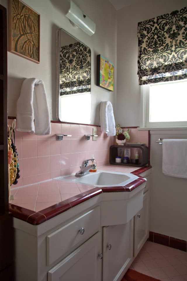 Downplay A Pink Tile Bathroom
 How to Tone Down or Play Up Pink Vintage Bathroom Tile