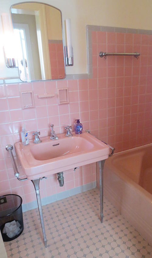 Downplay A Pink Tile Bathroom
 Downplay A Pink Tile Bathroom