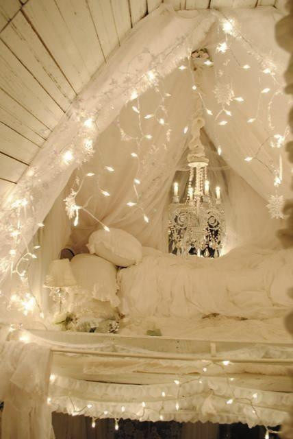 Fairy Light Bedroom
 How to use fairy lights to decorate your home