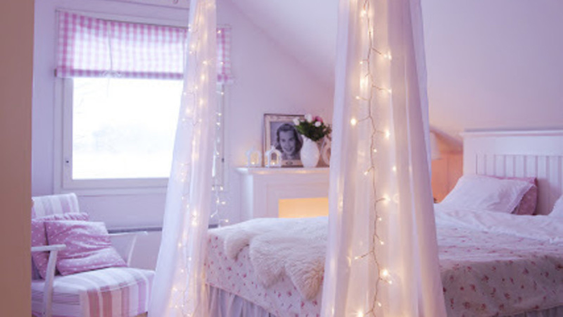 Fairy Light Bedroom
 How to decorate with fairy lights