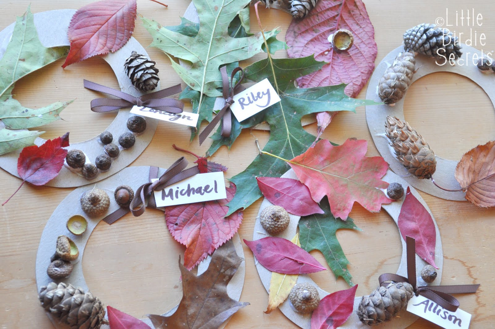 Fall Craft Ideas For Preschoolers
 fall fun for preschoolers autumn wreath and apple cut