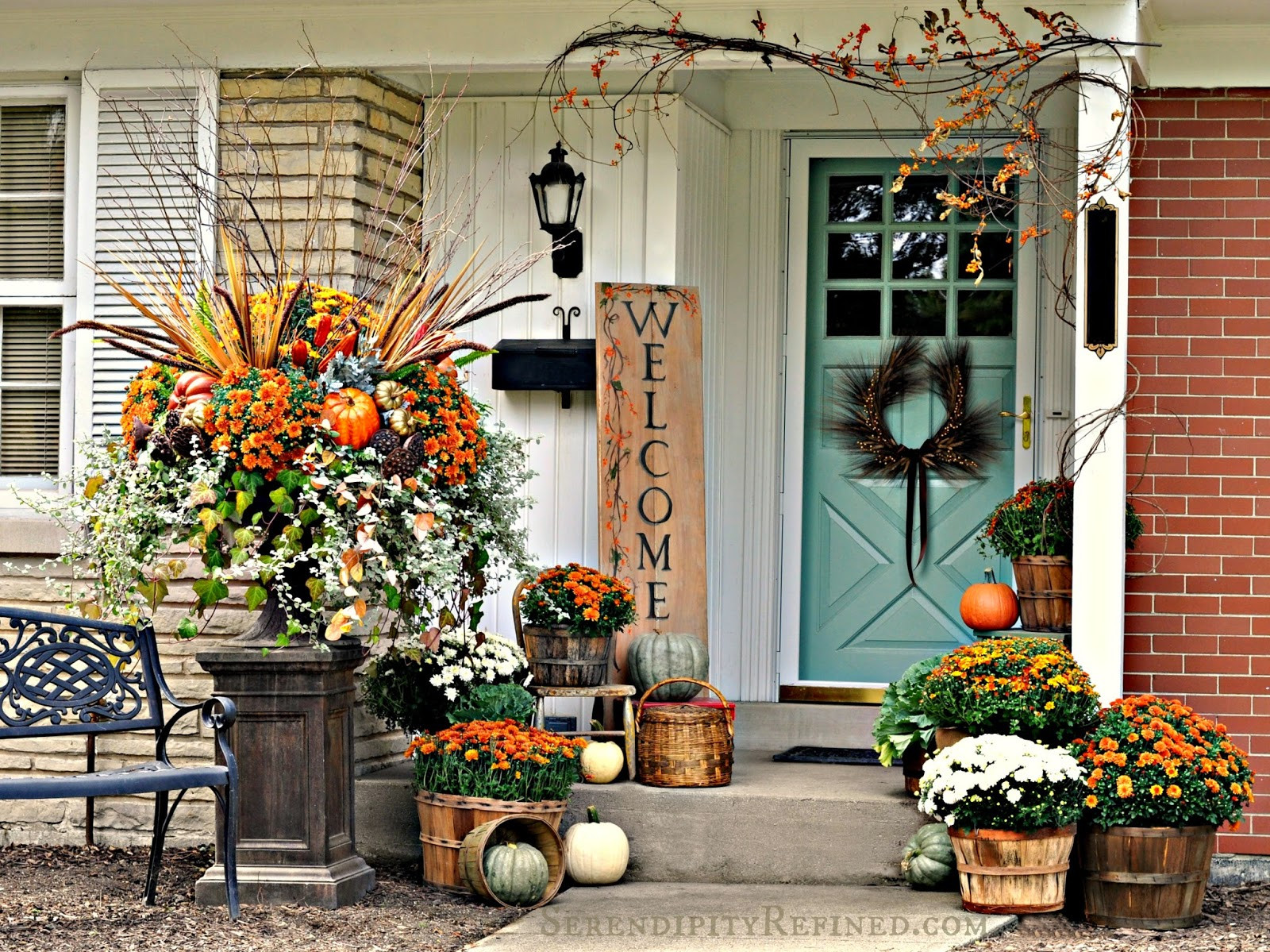 Fall Decorating Ideas For Outside
 Fabulous Outdoor Decorating Tips and Ideas for Fall ZING