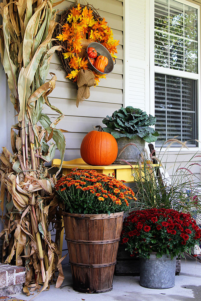 Fall Decorating Ideas For Outside
 Outdoor Fall Decorations with Farmhouse Style The