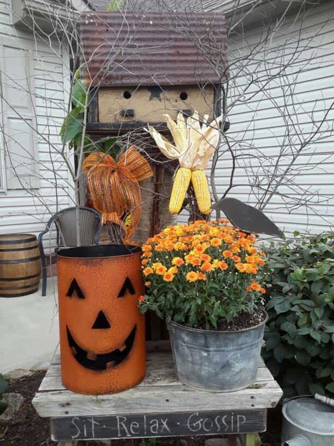 Fall Decorating Ideas For Outside
 46 of the Coziest Ways to Decorate your Outdoor Spaces for