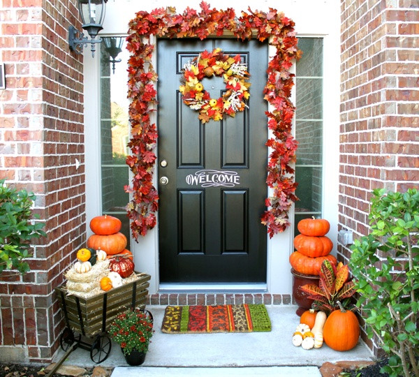Fall Decorating Ideas For Outside
 Colorful Autumn Additions for your Outdoor Home