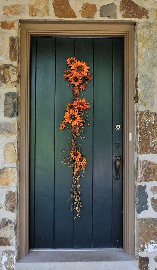 Fall Door Decor
 21 DIY Fall Door Decorations