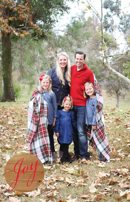 Family Christmas Photo Outfit Ideas
 Simple but cute family Christmas card Everyone dress in