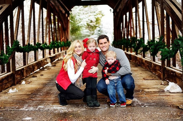 Family Christmas Photo Outfit Ideas
 Family Picture Outfits by Color Series Red Capturing Joy