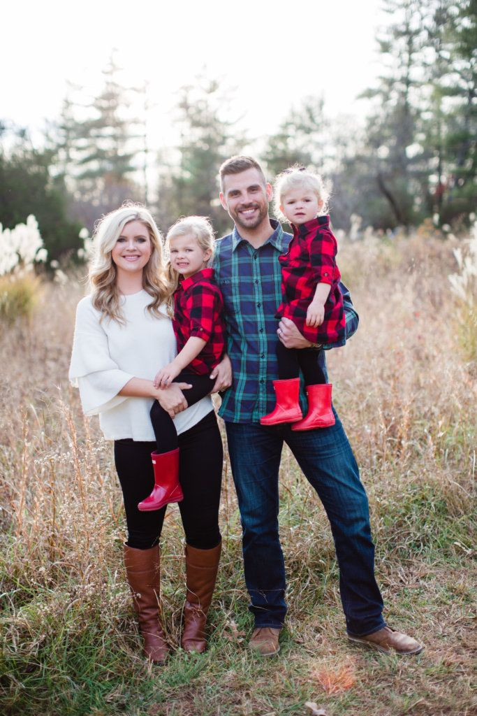 Family Christmas Photo Outfit Ideas
 Christmas card outfit inspiration for the whole family