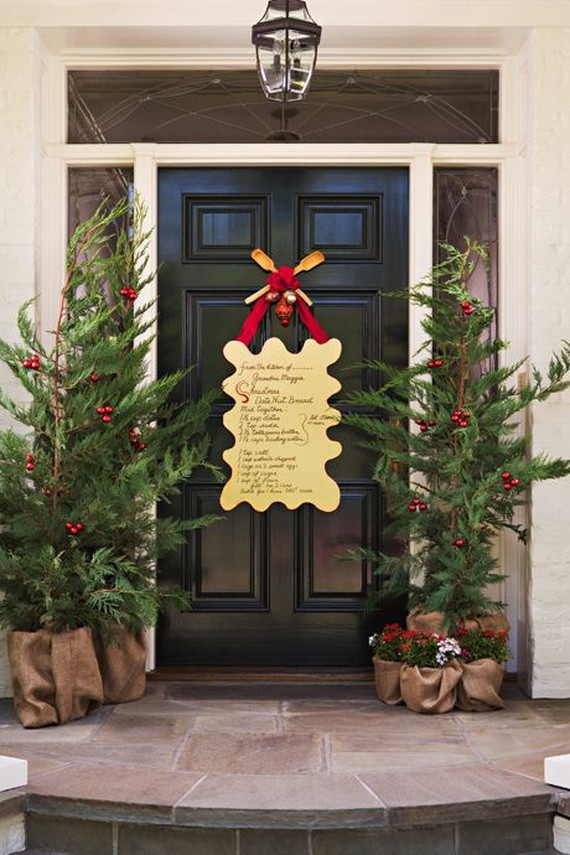 Front Door Christmas Decor Ideas
 56 Stunning Christmas Front Door Décor Ideas family