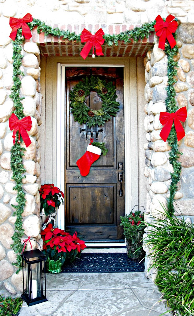 Front Door Christmas Decor Ideas
 Porch Christmas Decorations DIY Front Porch Decorating Ideas