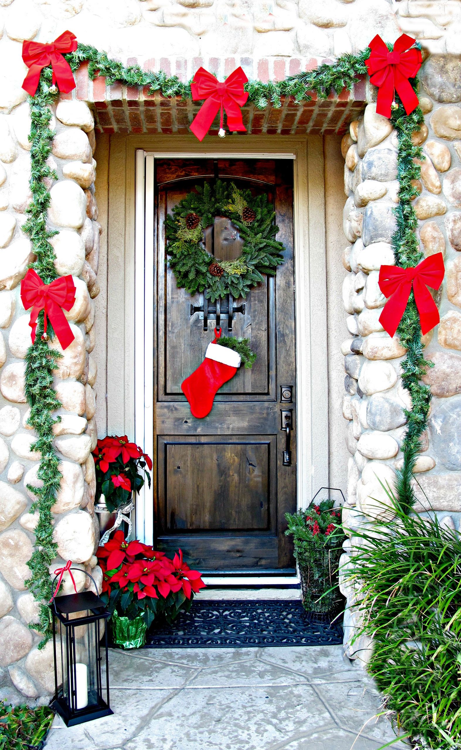 Front Door Christmas Decor Ideas
 50 Best Christmas Door Decorations for 2019