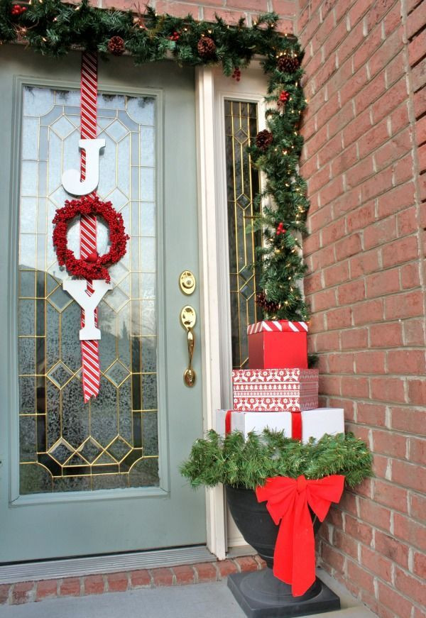 Front Door Christmas Decor Ideas
 38 Stunning Christmas Front Door Décor Ideas
