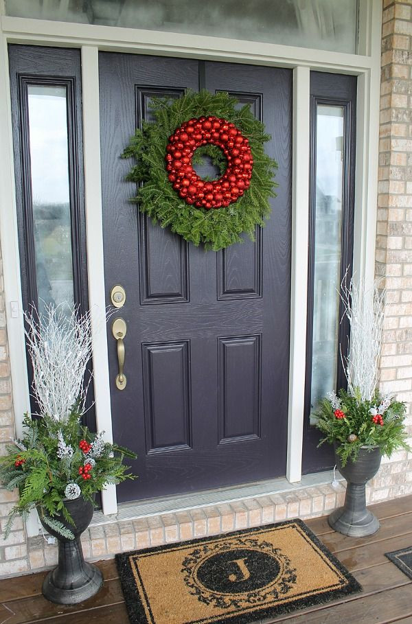 Front Door Christmas Decor Ideas
 How to Decorate Your Front Door for the Holidays The