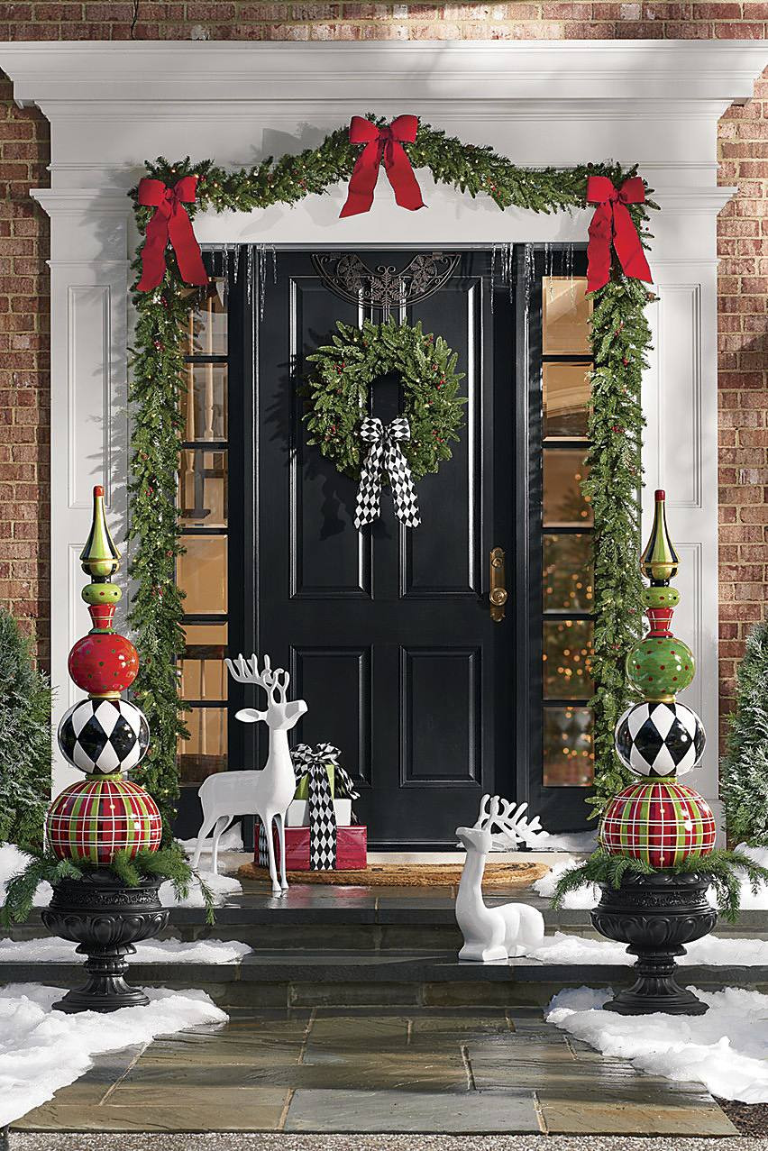 Front Porch Christmas Decorations
 Christmas Porch Decorations 15 Holly Jolly Looks