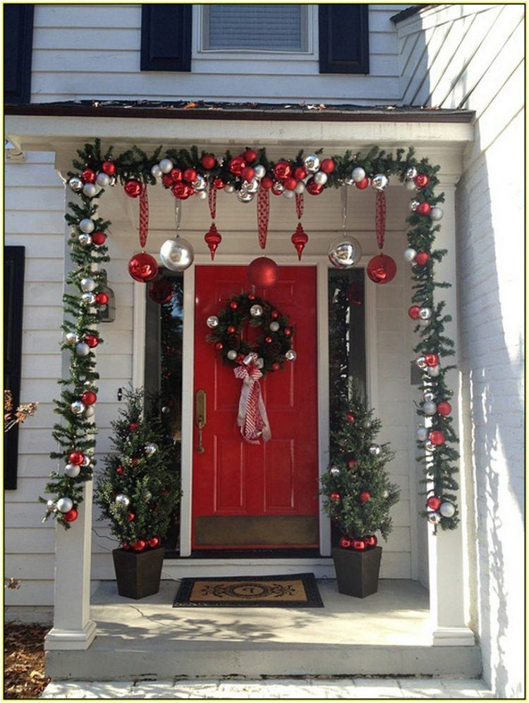 Front Porch Christmas Decorations
 10 Amazing Holiday Decorated Porches