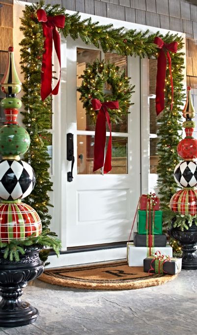 Front Porch Christmas Decorations
 38 Wel ing Christmas Front Porch Décor Ideas DigsDigs