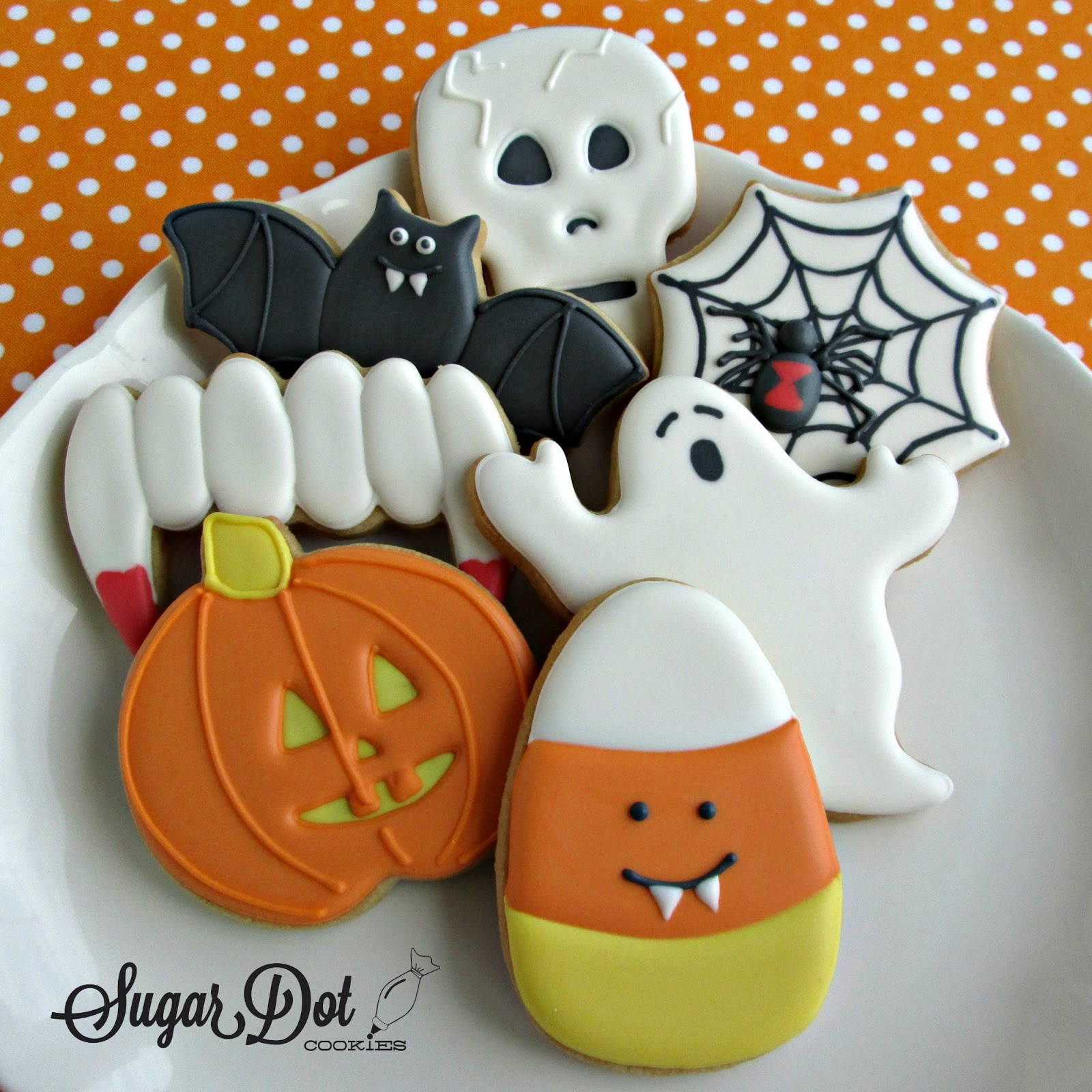 Halloween Cookie Decoration Ideas
 The table all set for the party to begin