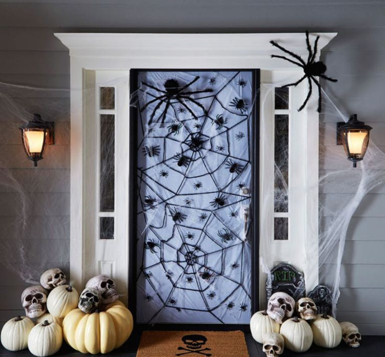 Halloween Door Decoration Ideas
 5 Quick and Easy Ways to Decorate Your Door This Halloween