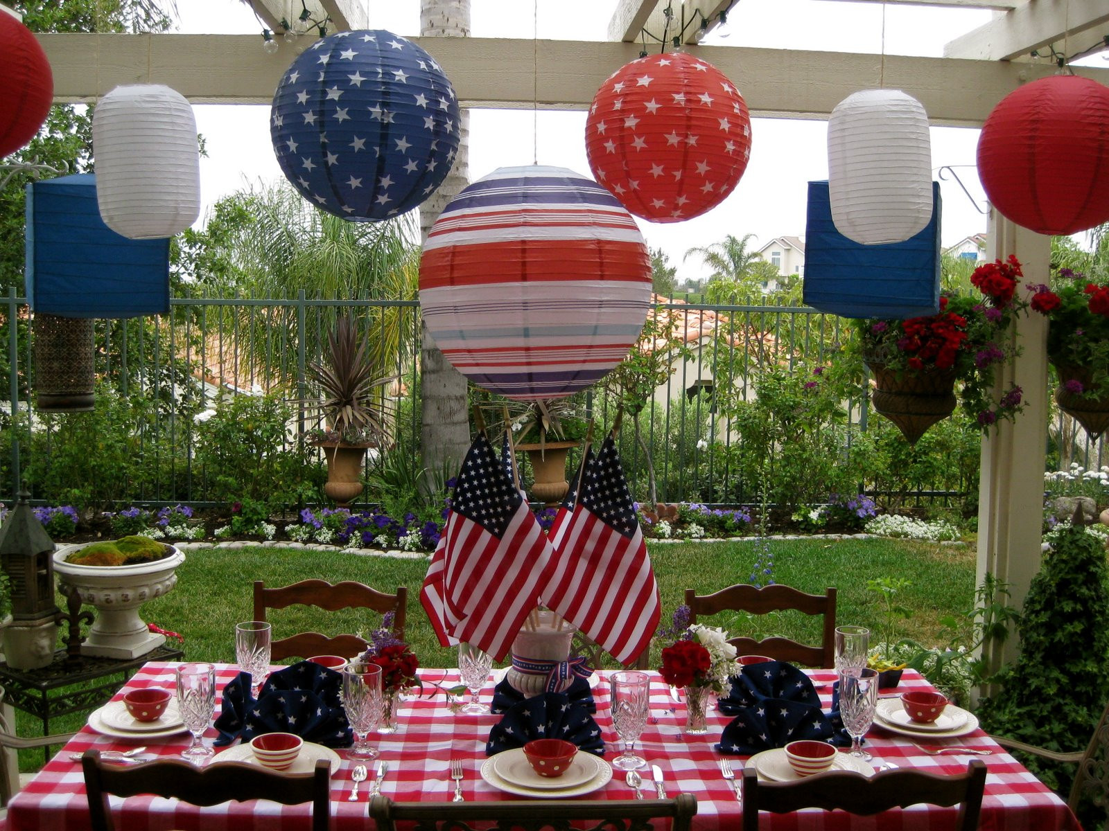 Memorial Day Decor
 Get Inspired Take a Look at These 8 Patriotic Outdoor