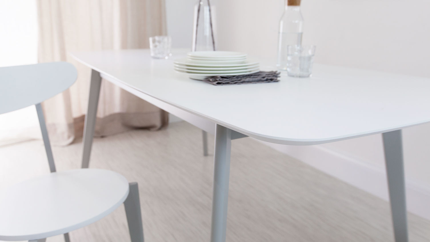 Modern White Kitchen Table
 Modern rectangular white gloss extending dining table