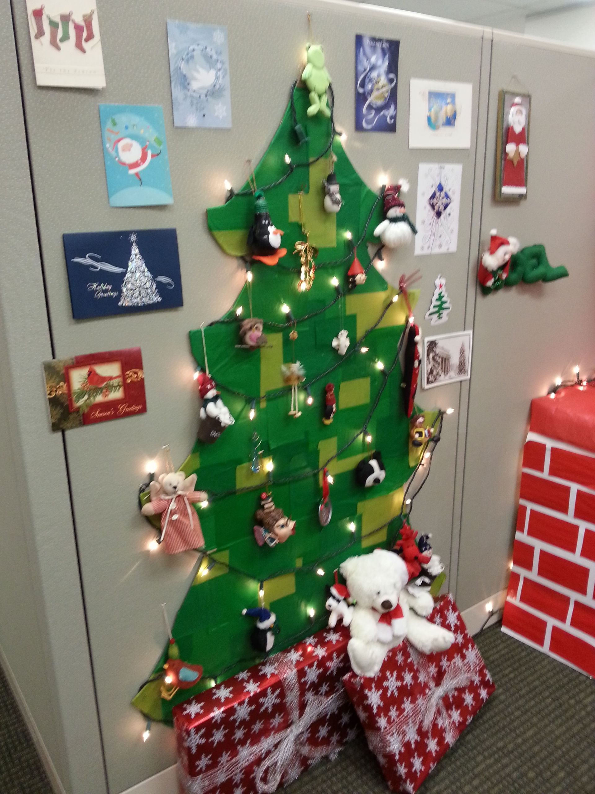 Office Cubicle Christmas Decorating Ideas
 Cubicle Christmas tree created from a large piece of