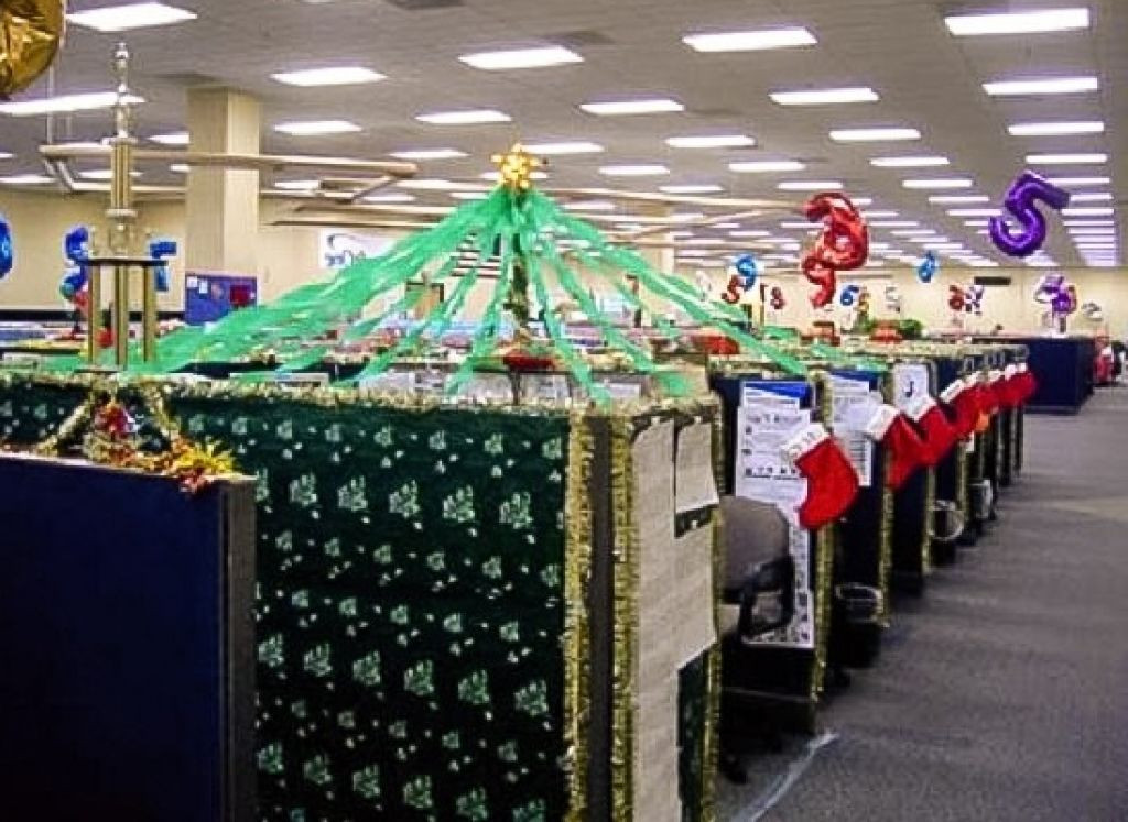 Office Cubicle Christmas Decorating Ideas
 Copy These 19 Creative Christmas Decorating Ideas For