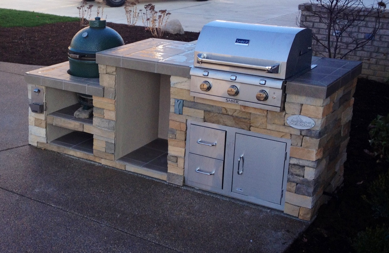 Outdoor Kitchen Smoker
 Outdoor Living Big Green Egg Smoker and Saber Grill