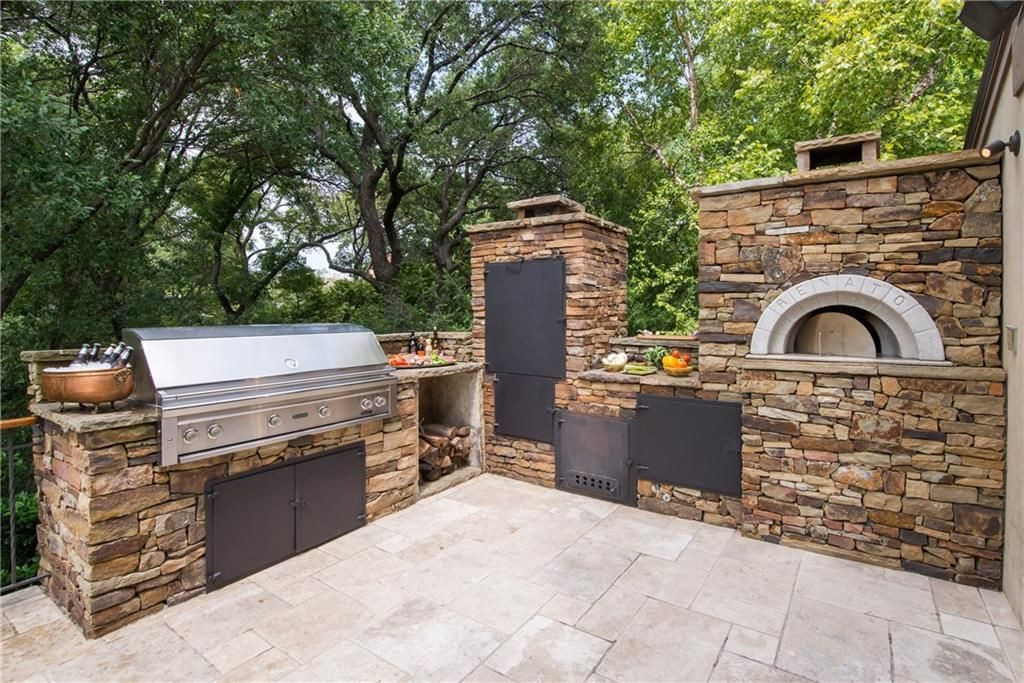 Outdoor Kitchen Smoker
 Outdoor Kitchen with smoker and pizza oven Fort Worth