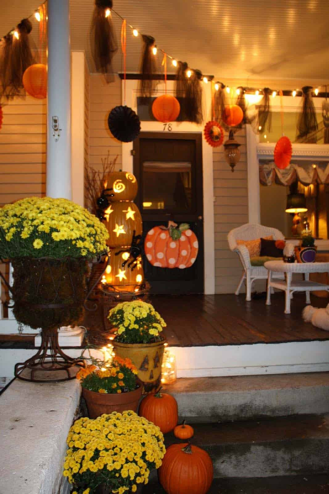 Outside Fall Decor Ideas
 46 of the Coziest Ways to Decorate your Outdoor Spaces for