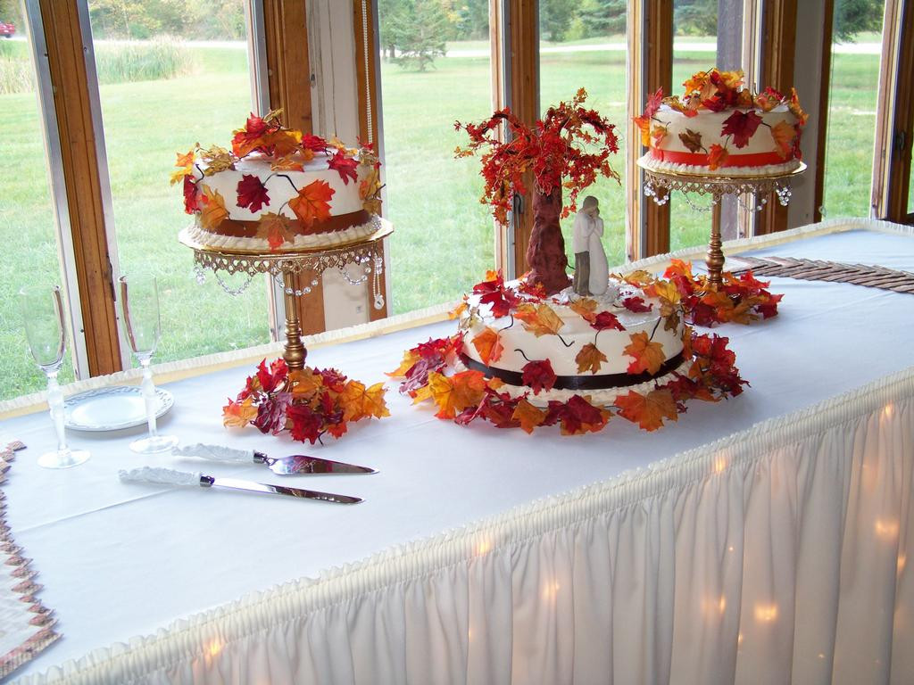 Small Wedding Ideas For Fall
 22 Awesome Wedding Cakes For A Fall Wedding