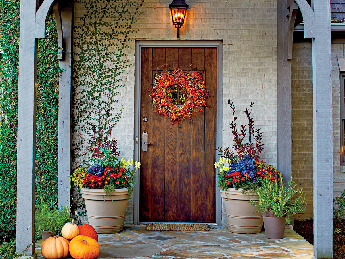 When To Put Up Fall Decor
 16 Ways to Spice Up Your Porch Décor for Fall Southern