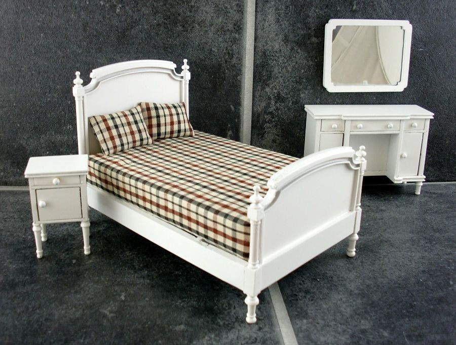 White Shabby Chic Bedroom Furniture
 Dolls House Miniature White Wooden Shabby Chic Double