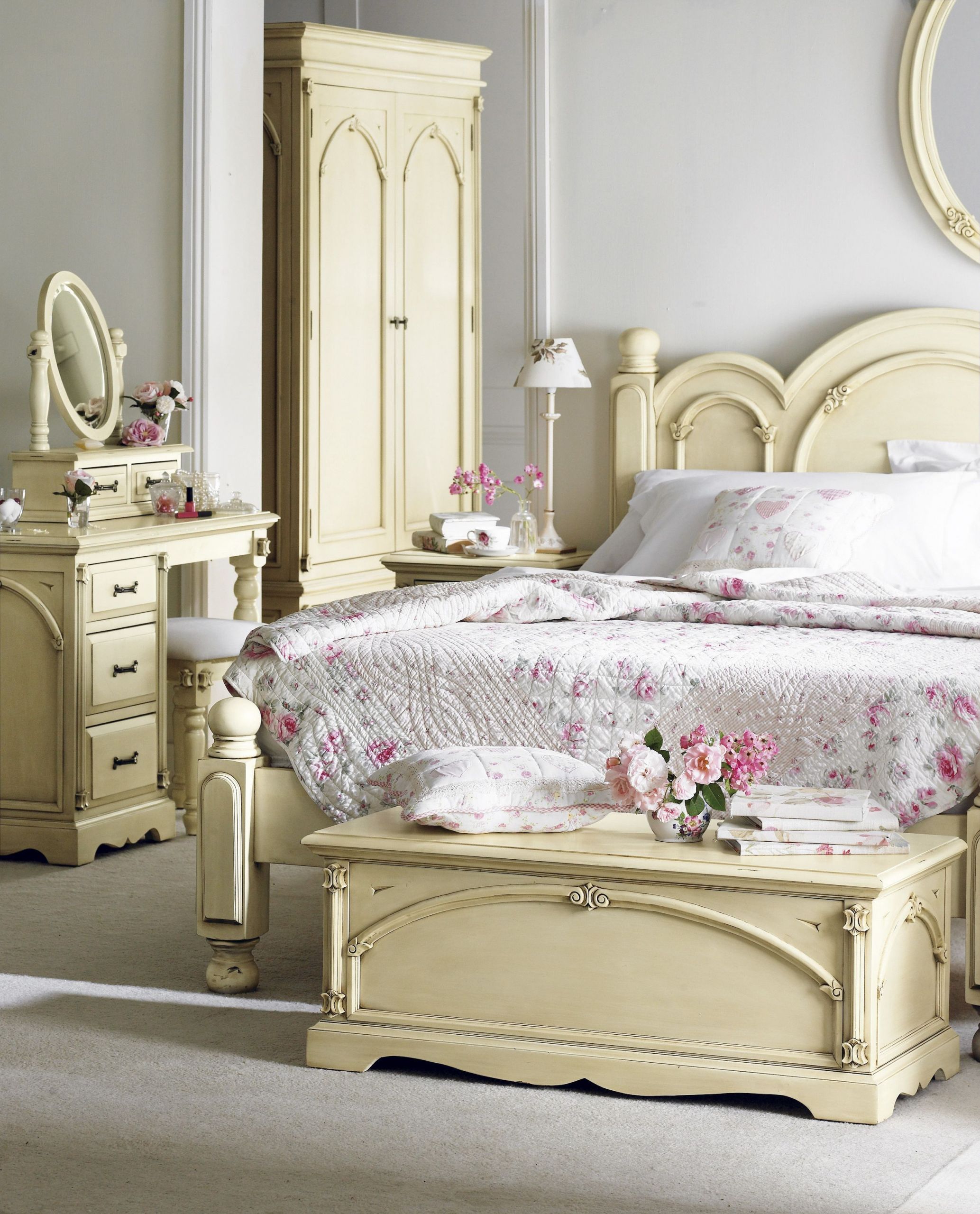 White Shabby Chic Bedroom Furniture
 20 Awesome Shabby Chic Bedroom Furniture Ideas