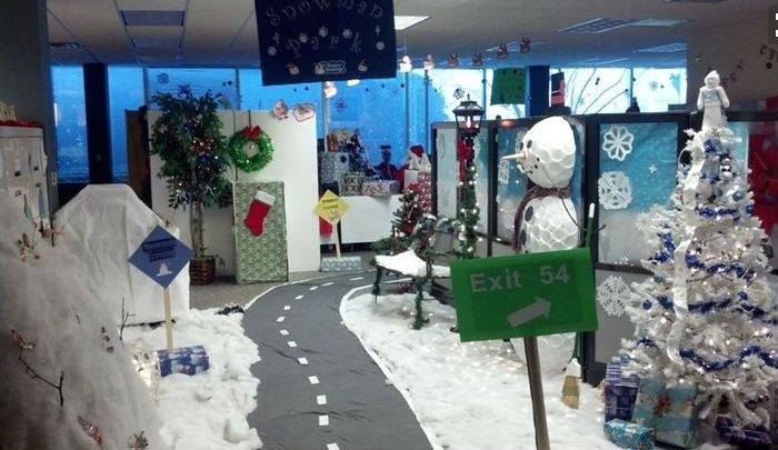 Winter Wonderland Cubicle Ideas
 9 cubicle dwellers with serious Christmas spirit