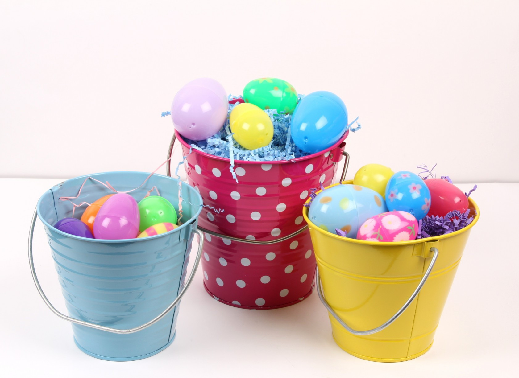 Easter Bucket Ideas
 DIY Colorful Metal Buckets Easter Basket Display