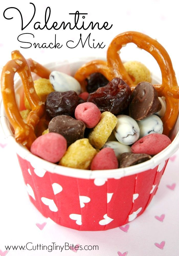 Healthy Valentine Snacks
 Valentine Snack Mix