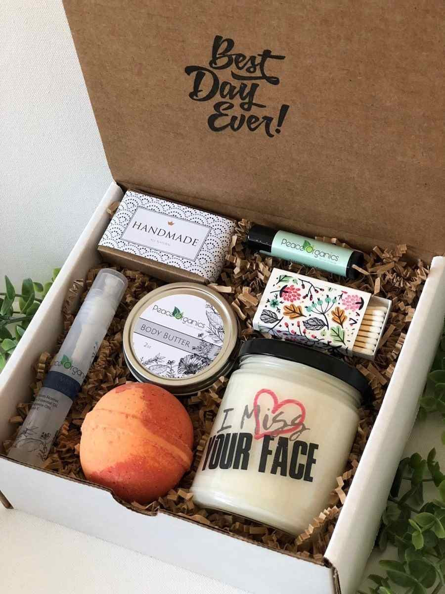 Unique Gift Ideas For Girlfriends
 Girlfriend Gift Box 40 fun and creative ideas and