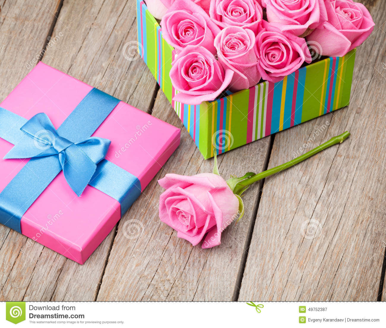 Valentines Day Gift Package
 Valentines Day Gift Box Full Pink Roses Stock Image